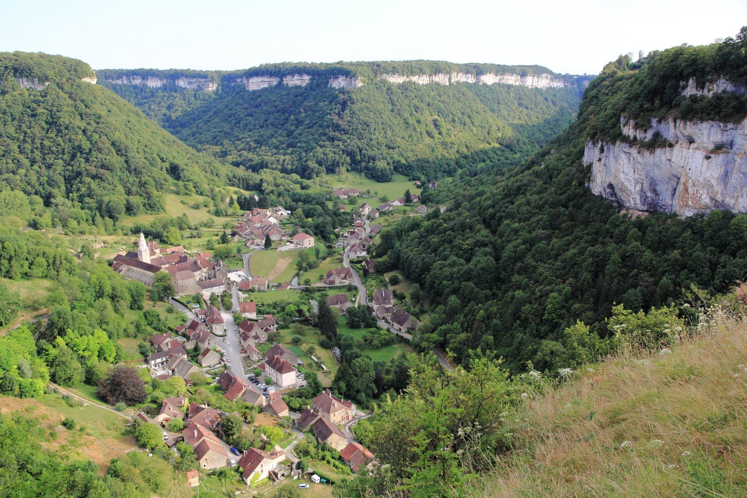 Le village de Baume les Messieurs dans le Jura
